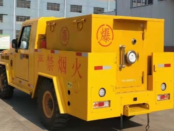 东胜凯龙爆破器材运输车：保障爆破任务的安全运行